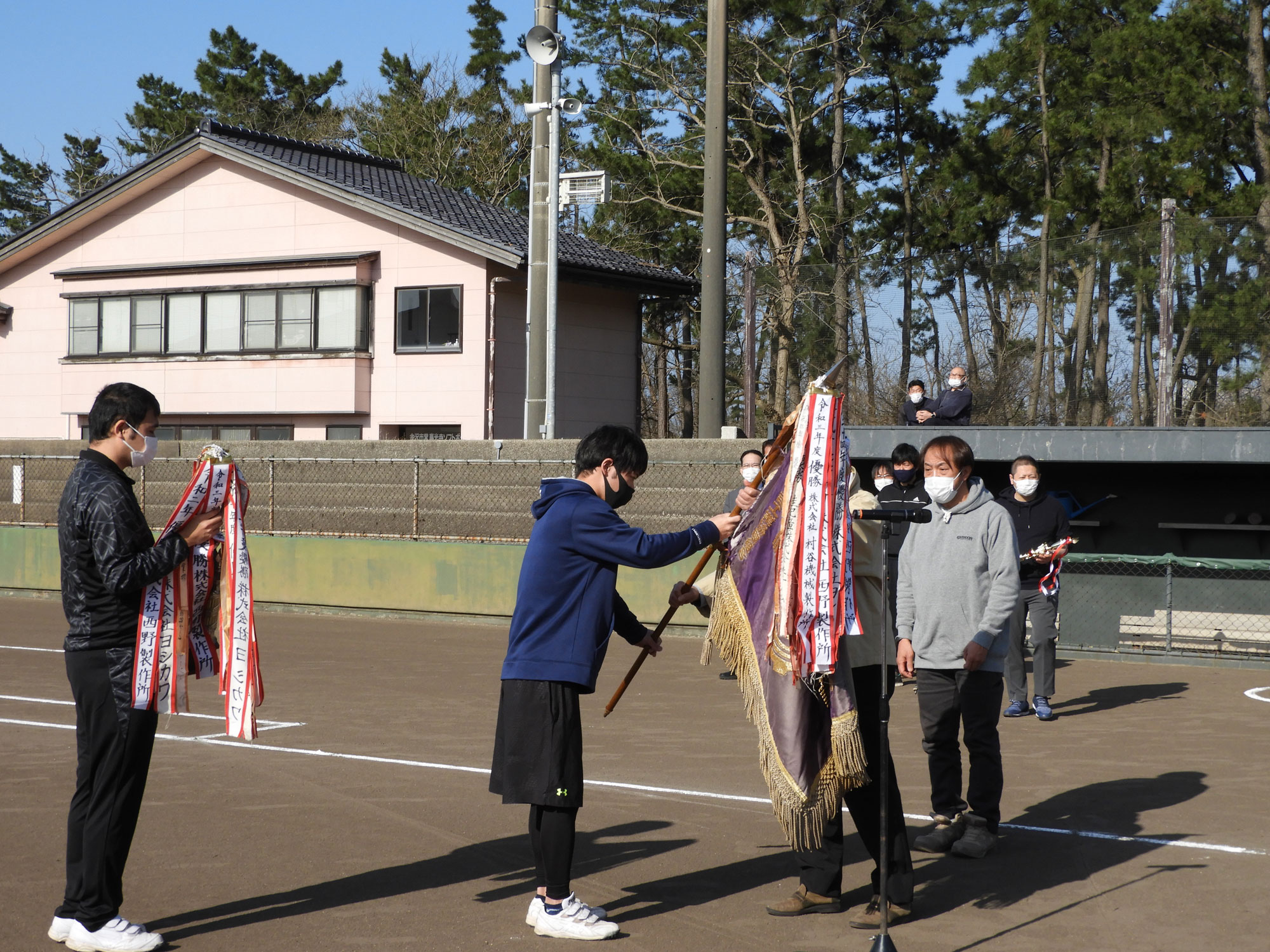 優勝旗返還